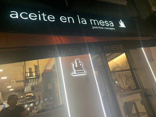 Aceite en la mesa gastrobar photo 8